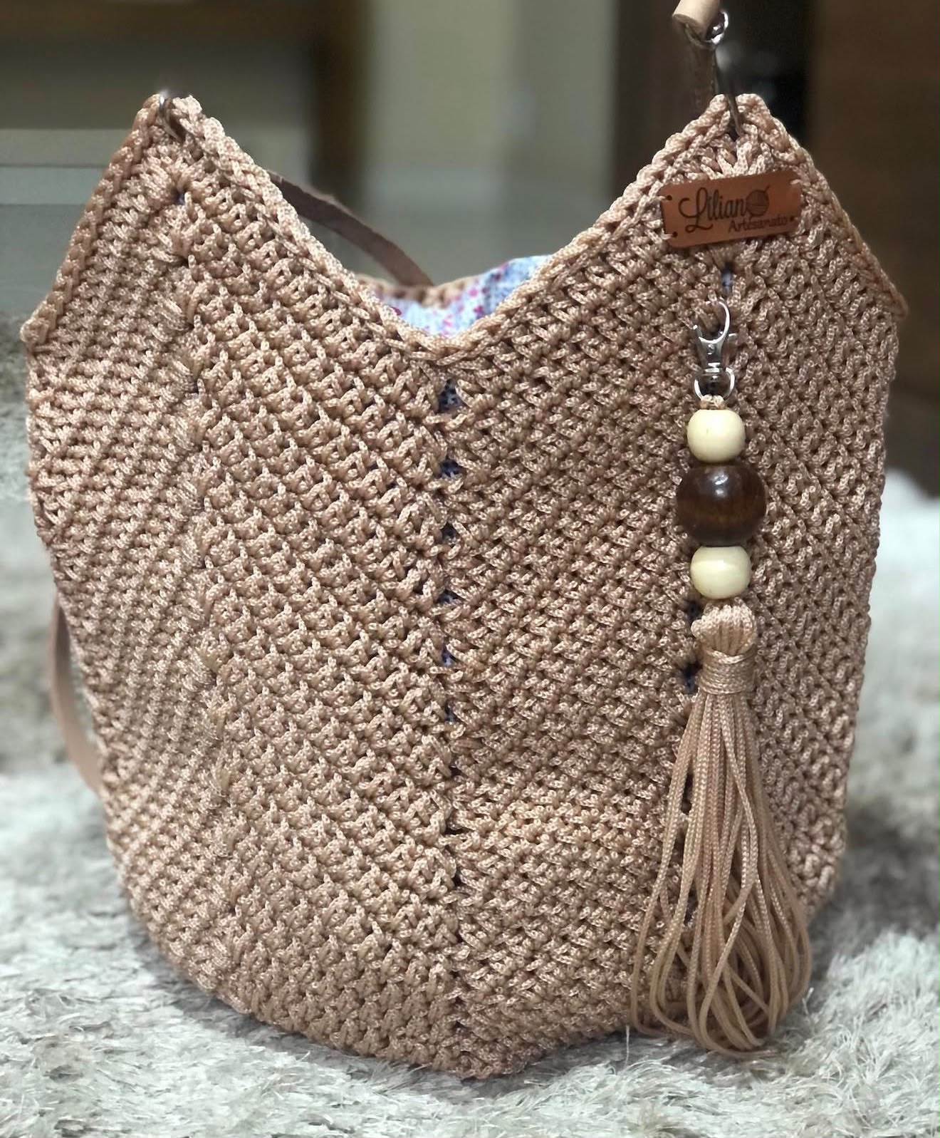 Bolsa Bege com Forro e Alças de Couro